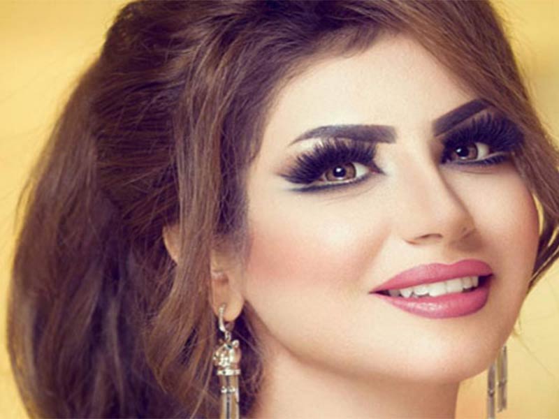 شاهد تجمهر الناس على حليمة بولند في الرياض.. اضغط لمشاهدة الفيديو